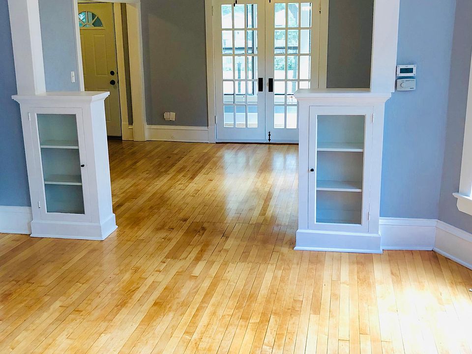 1st image of 2206 6th St NE #1