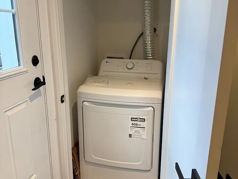 116 Newton Dr #BASEMENT — Photo 10