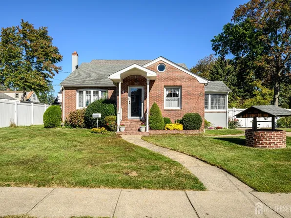 84 Alwat St, Woodbridge, NJ 07095