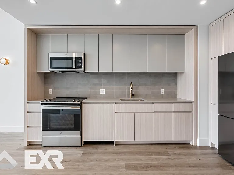 210 Clarkson Ave #Penthouse 9 — Photo 5