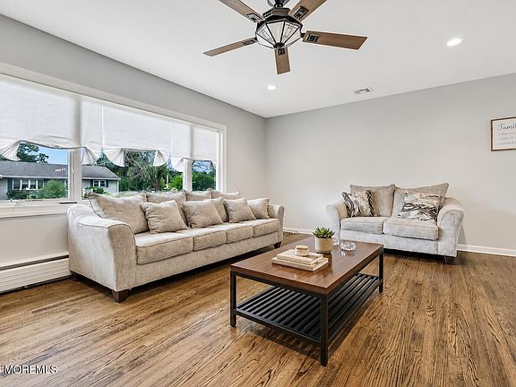 3rd image of 27 Stevens Avenue