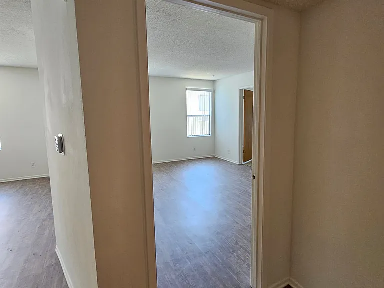6450 Mammoth Ave #101 — Photo 9