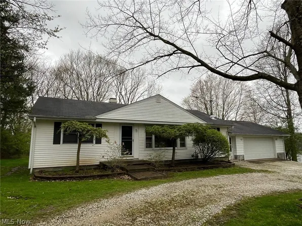 8217 Bainbridge Rd, Chagrin Falls, OH 44023