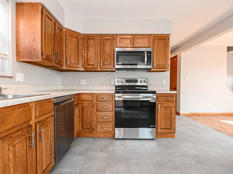 406 Irwin Ln — Photo 14