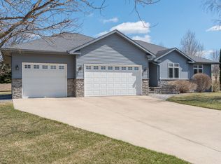 125 Kenna Dr, Le Sueur, MN 56058