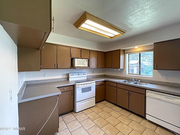 5th image of 158 S Eagar St