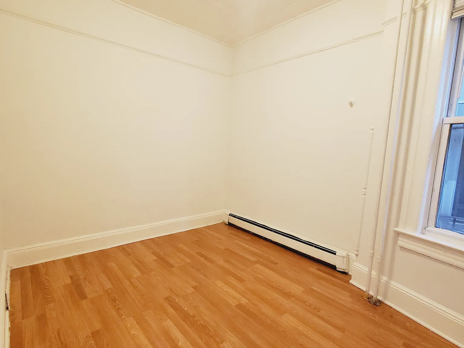 3 bed, 1000 sqft, $2,500 — Photo 3