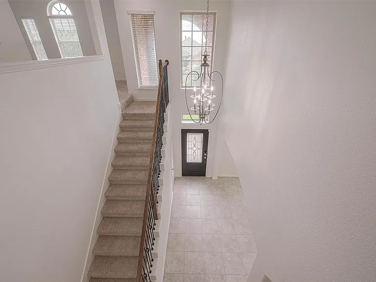 2261 Oak Circle Dr N — Photo 42