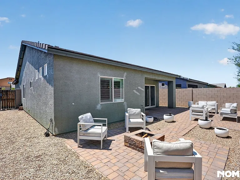 524 W Harwell Rd — Photo 27