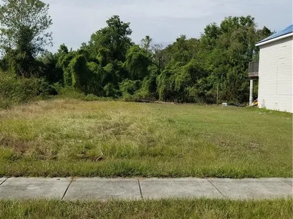 2512 Charbonnet St, New Orleans, LA 70117