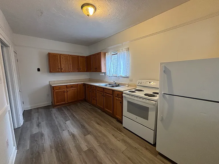 1628 Kenneth Ave — Photo 5