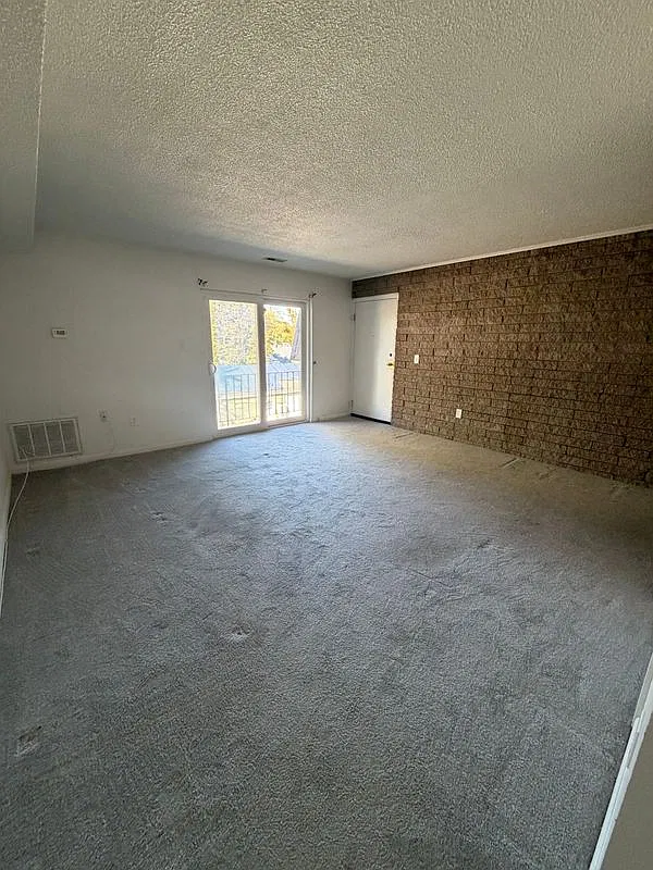 2 bed, 1.0 bath, 900 sqft, $1,350 — Photo 3