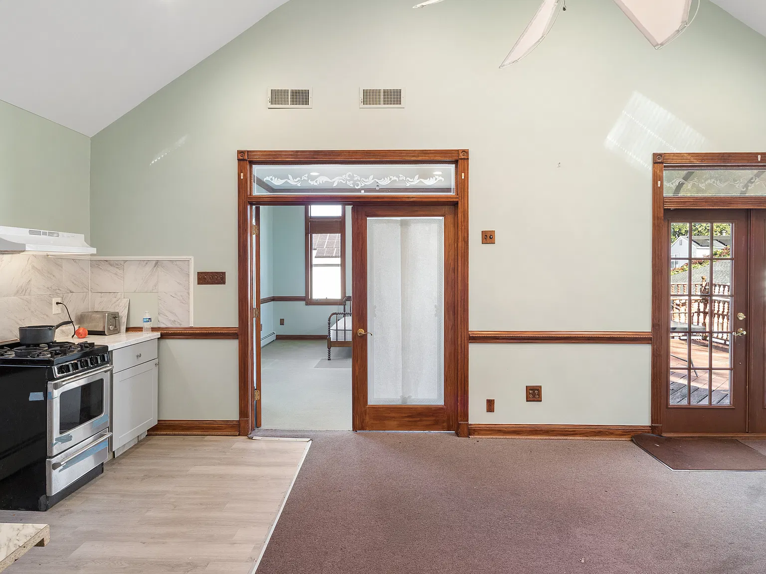 3 bed, 1728 sqft, $2,750 — Photo 4