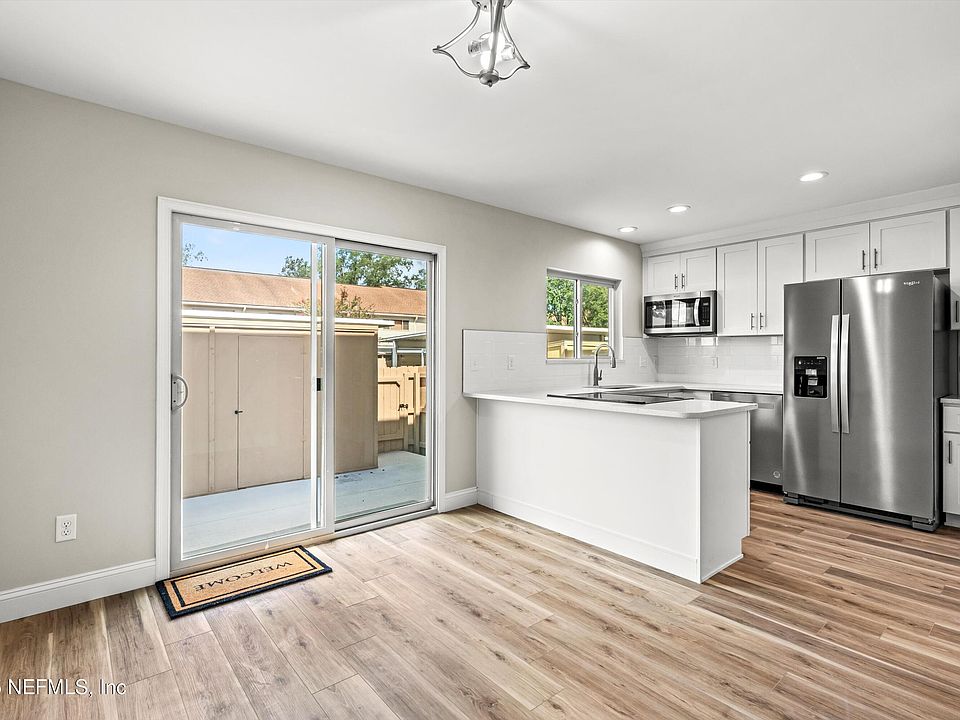 1st image of 8209 KENSINGTON Square