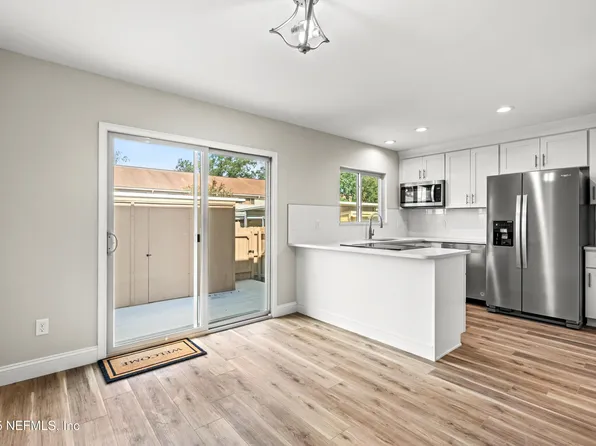 8209 KENSINGTON Square, Jacksonville, FL 32217