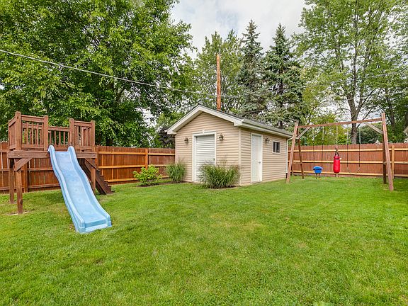 3rd image of 449 Birchwood Dr
