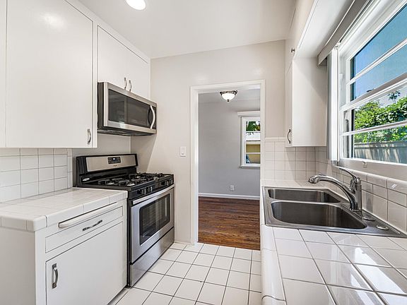 4th image of 499 N Oakland Ave #499