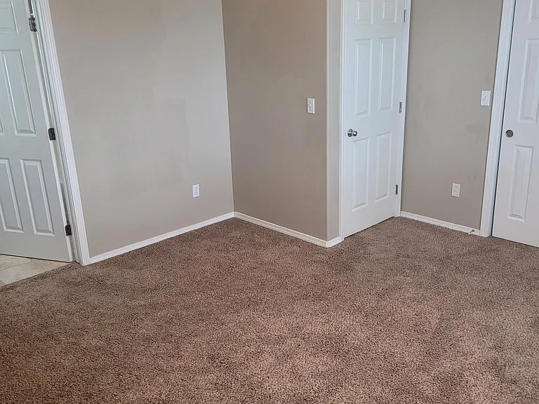 3907 Lexington St — Photo 11