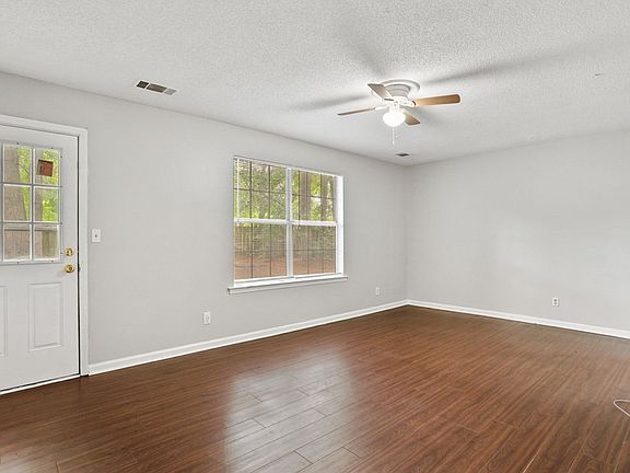 5th image of 32 Norwood Ct