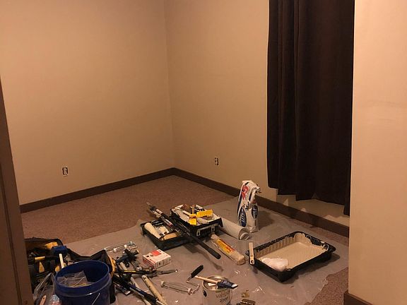 4th image of 548 Forest Ave