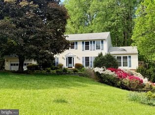 9700 Darlene Ln, Great Falls, VA 22066