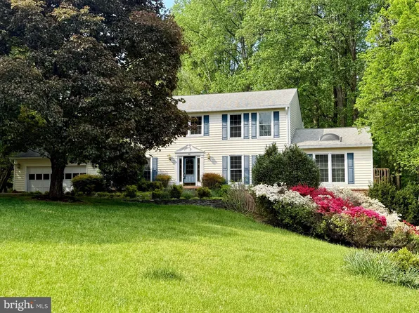 9700 Darlene Ln, Great Falls, VA 22066