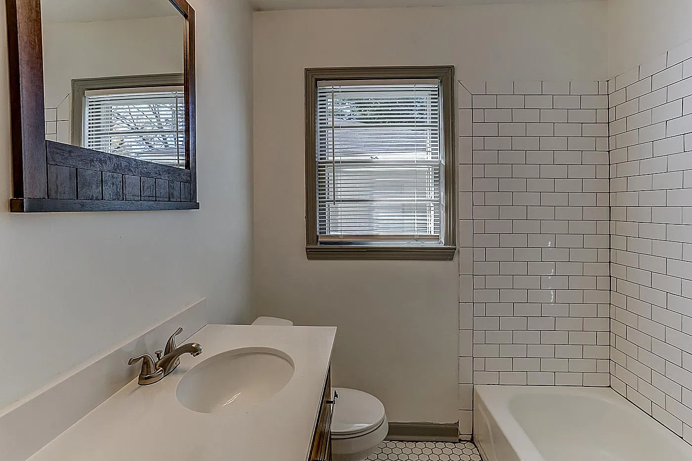 3 bed, 1.5 bath, 1053 sqft, $1,250 — Photo 3