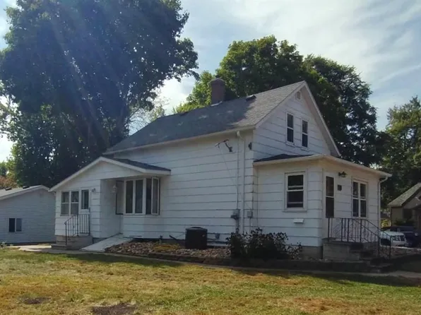 201 Saint Marys St NE, Sleepy Eye, MN 56085