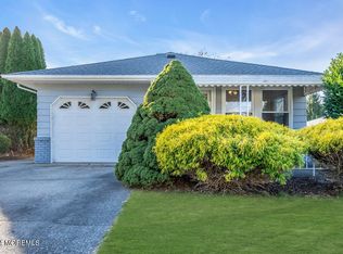 1 Guadeloupe Dr, Toms River, NJ 08757