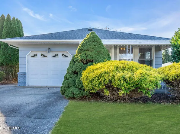 1 Guadeloupe Drive, Toms River, NJ 08757