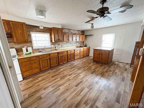 2nd image of 305 Cedar Ave