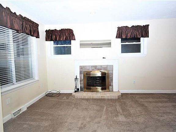 4th image of 359 Argonne Dr