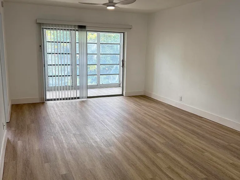1400 NE 55th St #206 — Photo 7