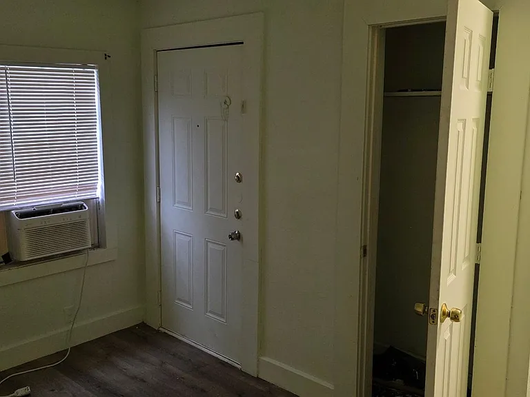 2808 Ball St — Photo 16
