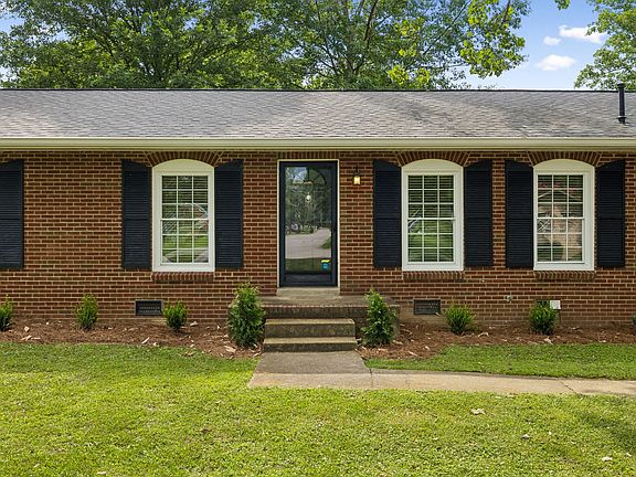 4th image of 8063 Regency Dr