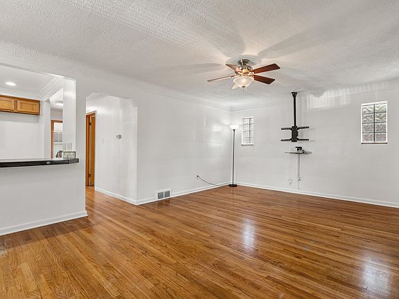 4th image of 17448 Veronica Ave