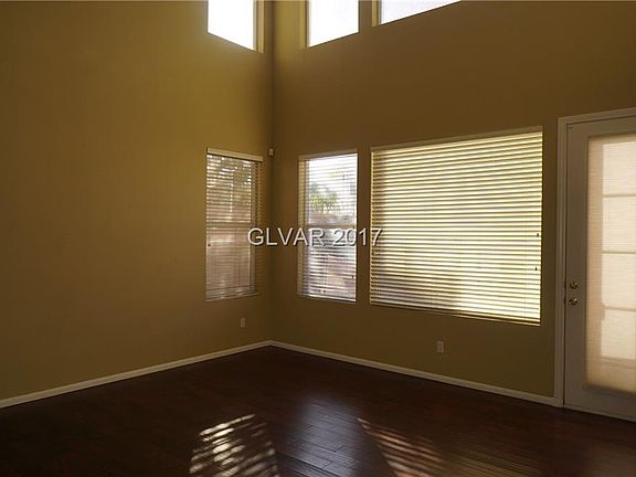 3rd image of 305 Dalehurst Dr