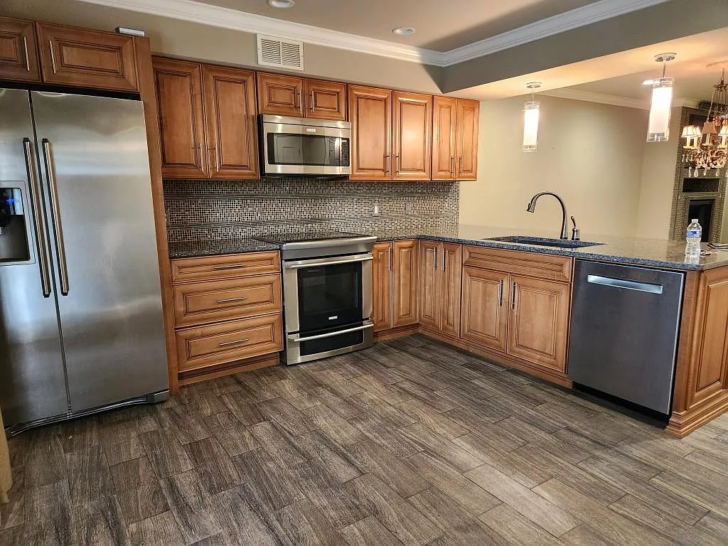 2 bed, 1.0 bath, 1152 sqft, $1,900 — Photo 3