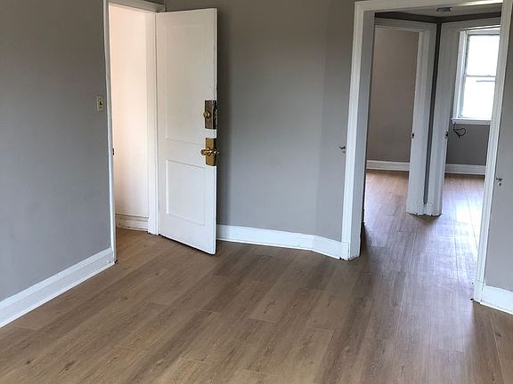5th image of 3804 Leadenhall St #2