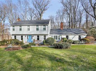 478 Towne House Rd, Fairfield, CT 06824