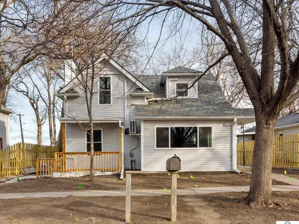 4734 Gladstone St, Lincoln, NE 68504