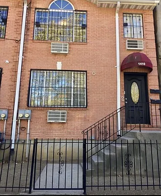 Rented by Compass | media 21