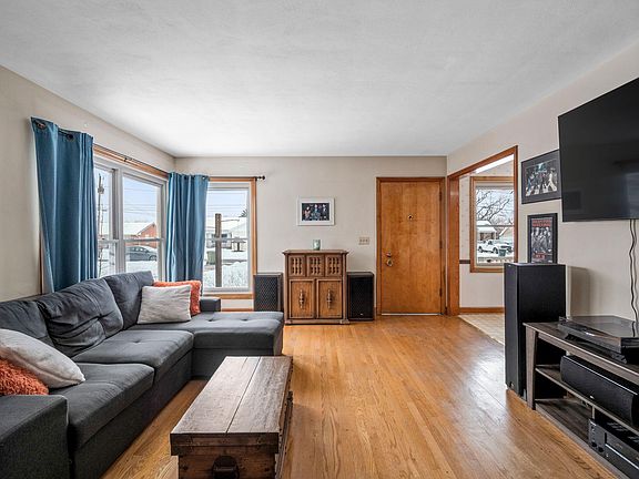 3rd image of 1025 Fisher Ave