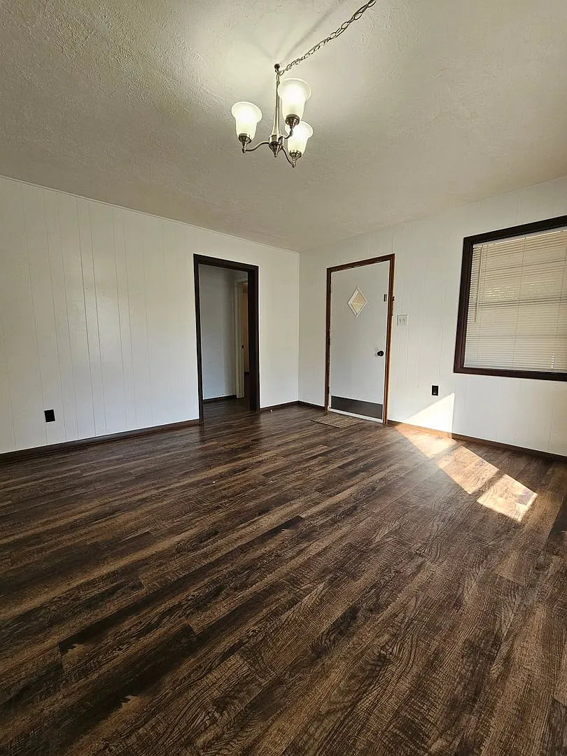 (3) Bed/(1) Bath in Purcell Avail NOWl! — Photo 3