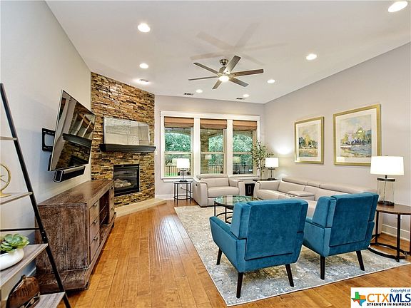 3rd image of 2272 Park Place Cir