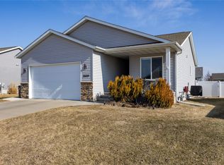 8608 Flatbush Ct NE, Cedar Rapids, IA 52402