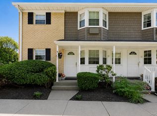 3902 Wilshire Ln #H02, Oakdale, NY 11769