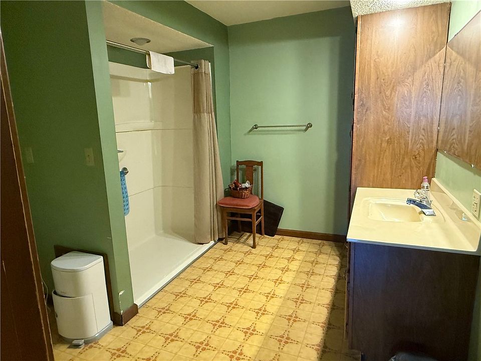 13th image of 105 S Mulberry St