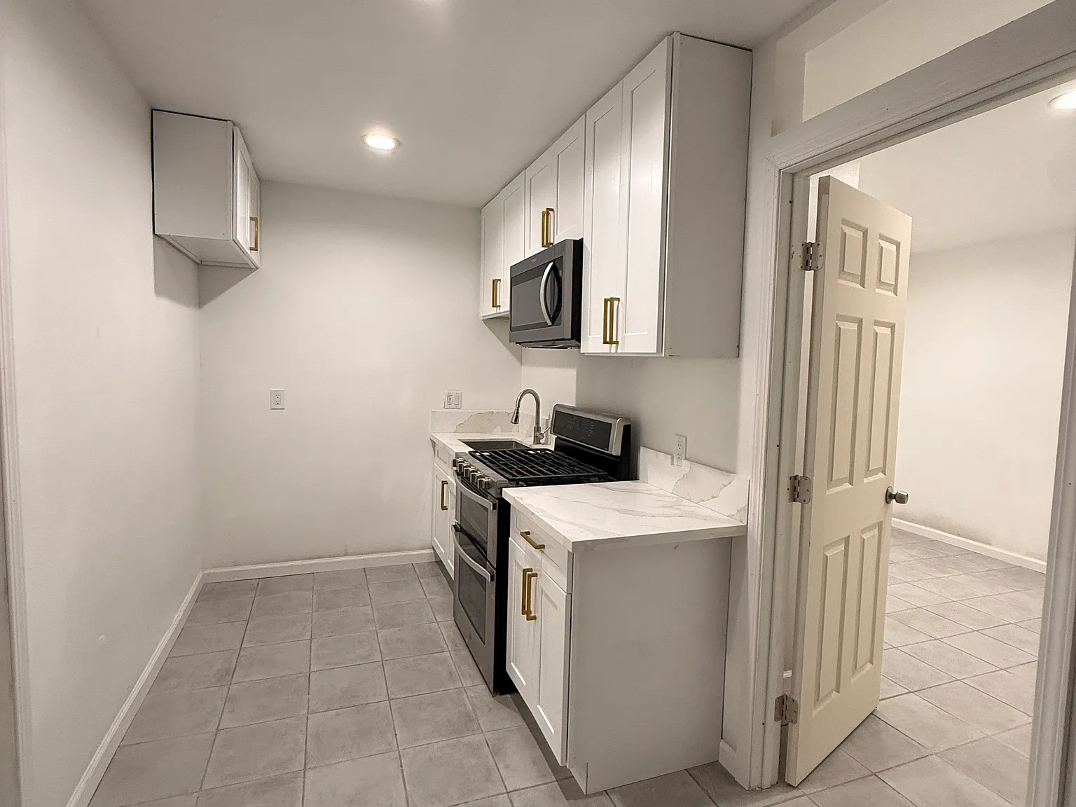 Woodbriar Dr, Riverside — Photo 1