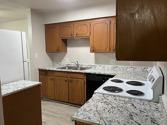 5th image of 5014 Inverness Ave